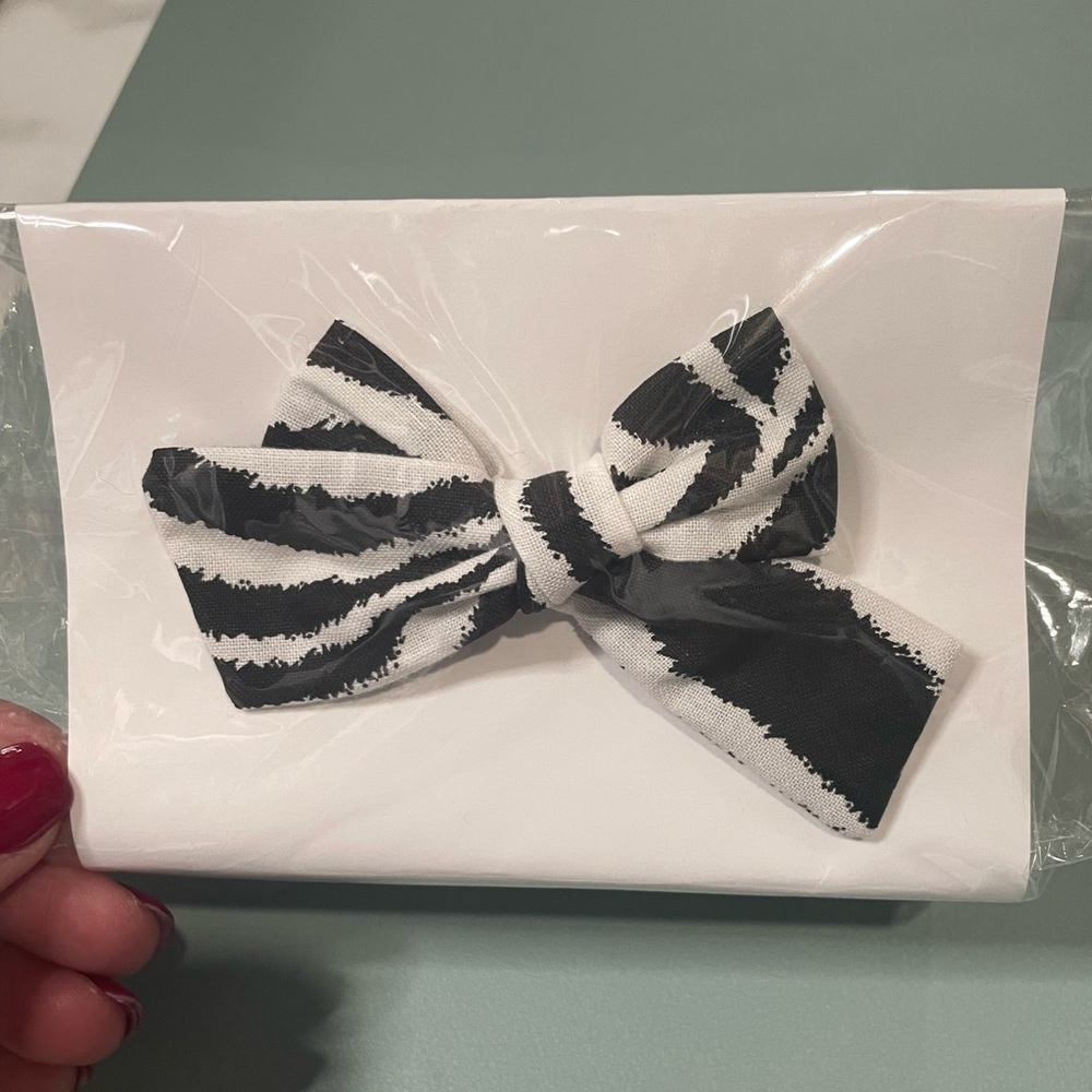 NWT 🏷️ Toddler Zebra print bow